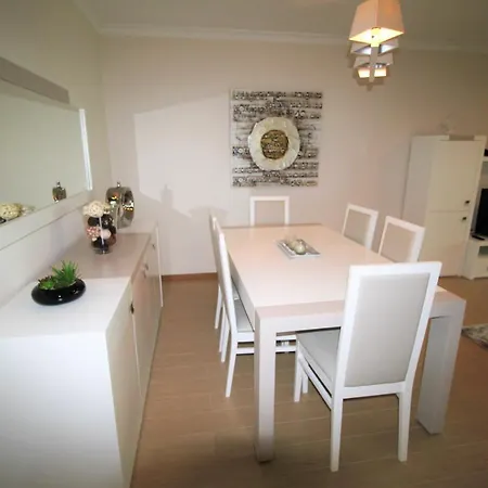 Apartamento T1 Rocha Prime / 1ª Linha *